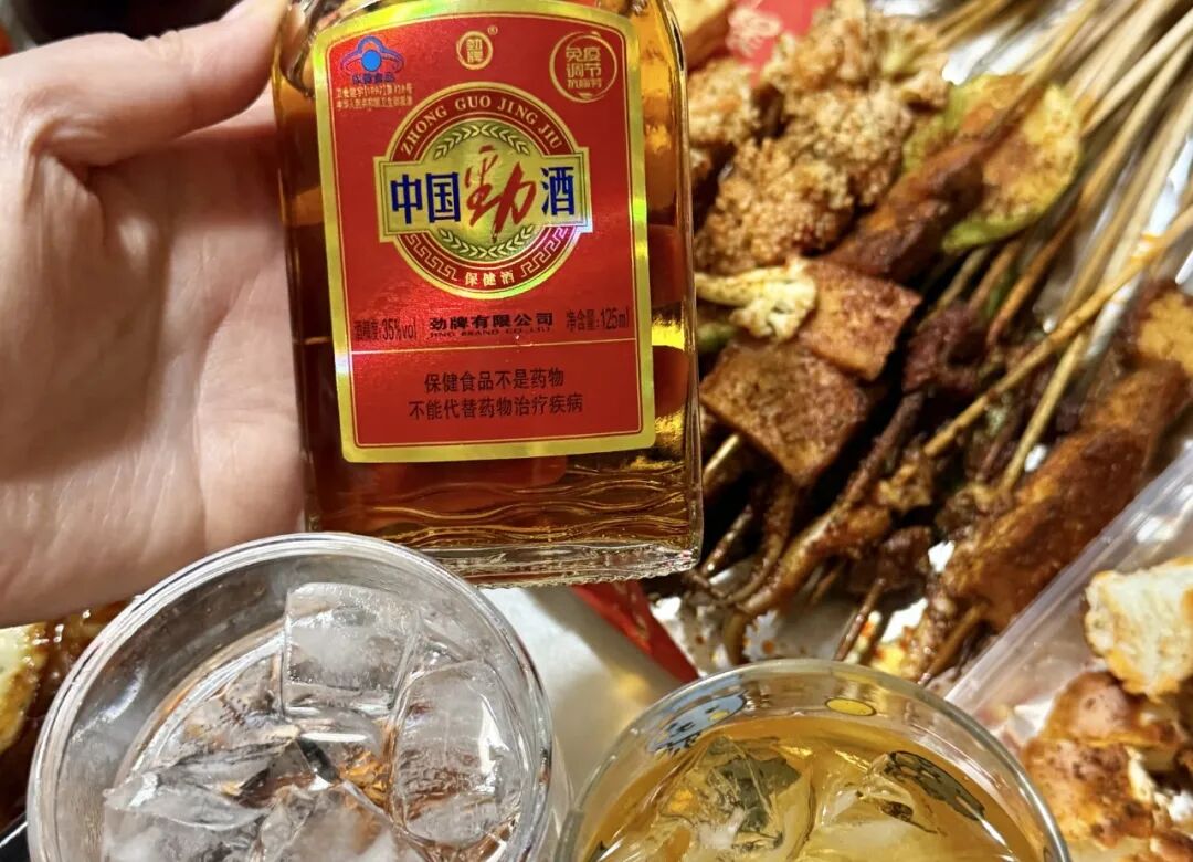 短视频又创造了奇迹：劲酒被美女们买断货 